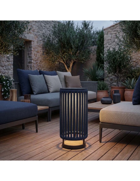 Filara: modern solar light - solar garden lamp for patio and outdoor