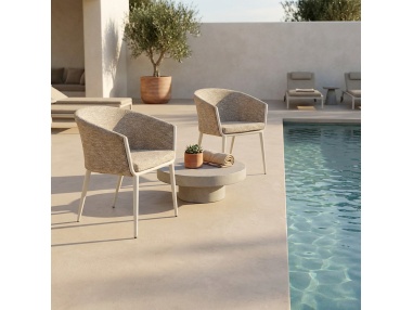 Mitara: Outdoor Dining Armchair in Solution-Dyed Fabric