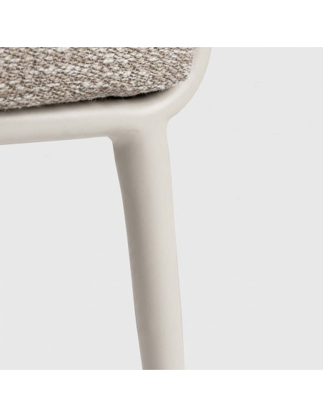Mitara: Outdoor Dining Armchair in Solution-Dyed Fabric