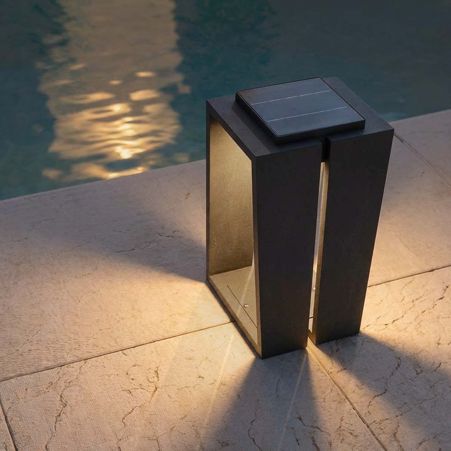 Solar ISOSS - The outdoor lamp with integrated solar panel