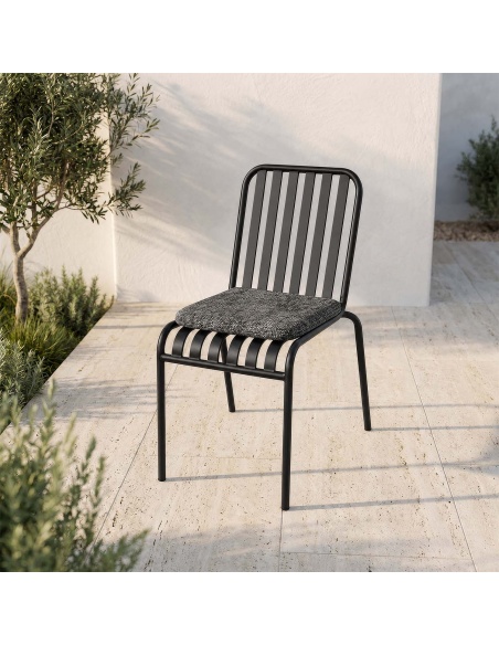 Forgya: Set of 4 Iron Outdoor Chairs with Vertical Slats