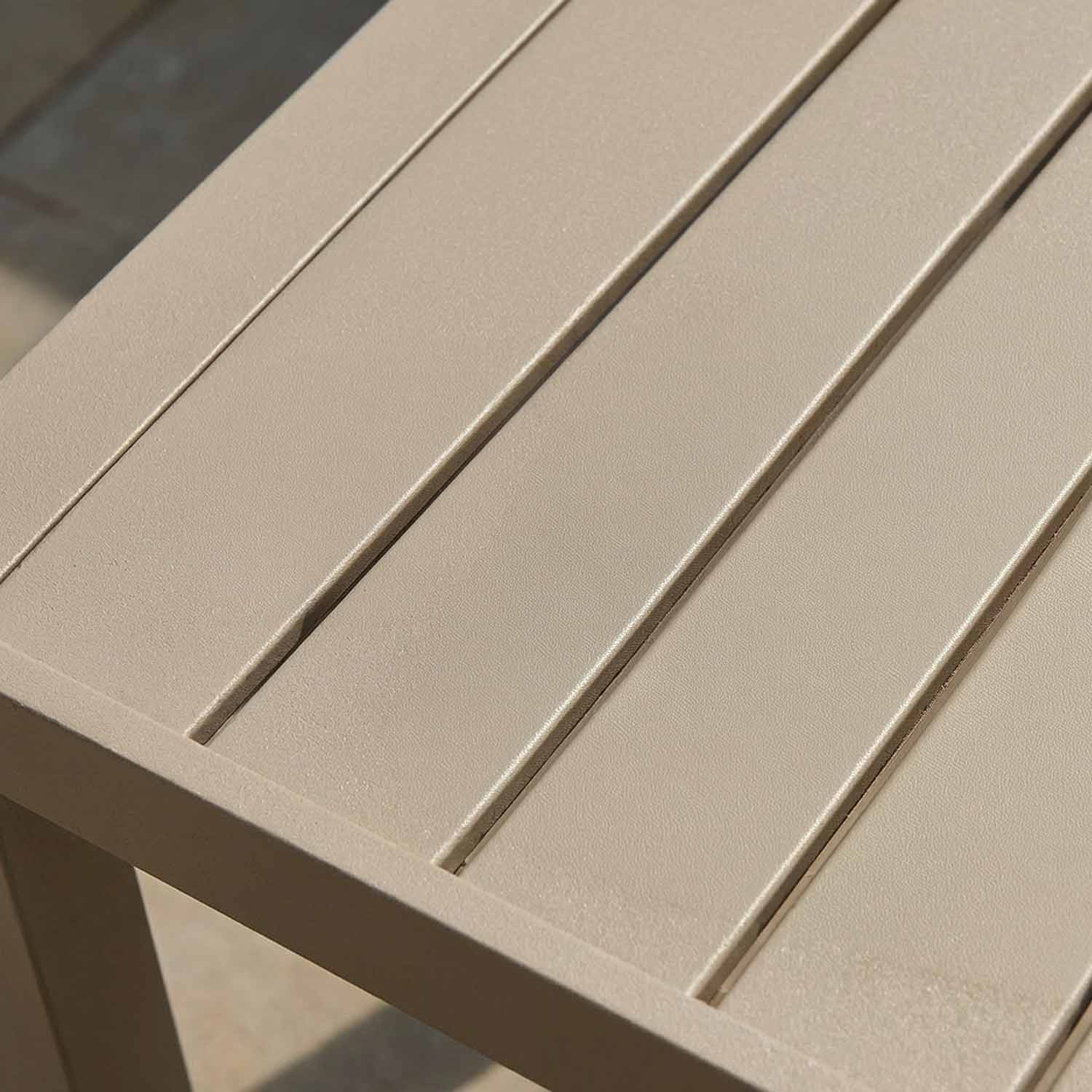 Powder-coated aluminium