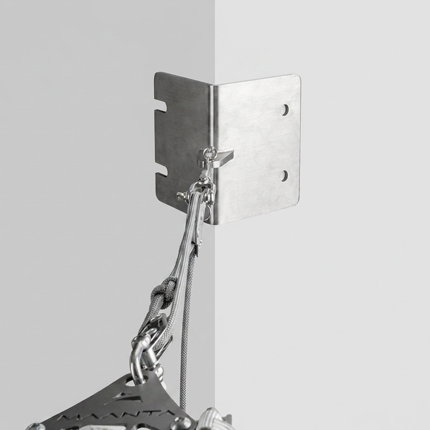 Welded tab, aligned with the load direction